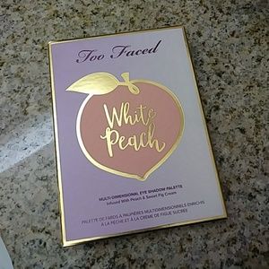 Too faced white peach pallet